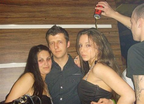 Painfully Awkward Nightclub Photos (50 pics) .